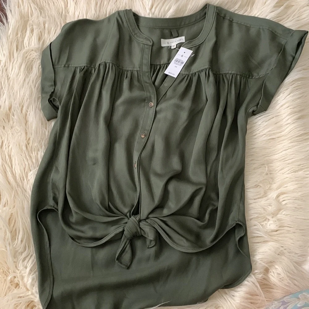 3/$30 LOFT Women's Green Lou & Gray Fluid Twill Tie Front Shirt - Picture 5 of 6